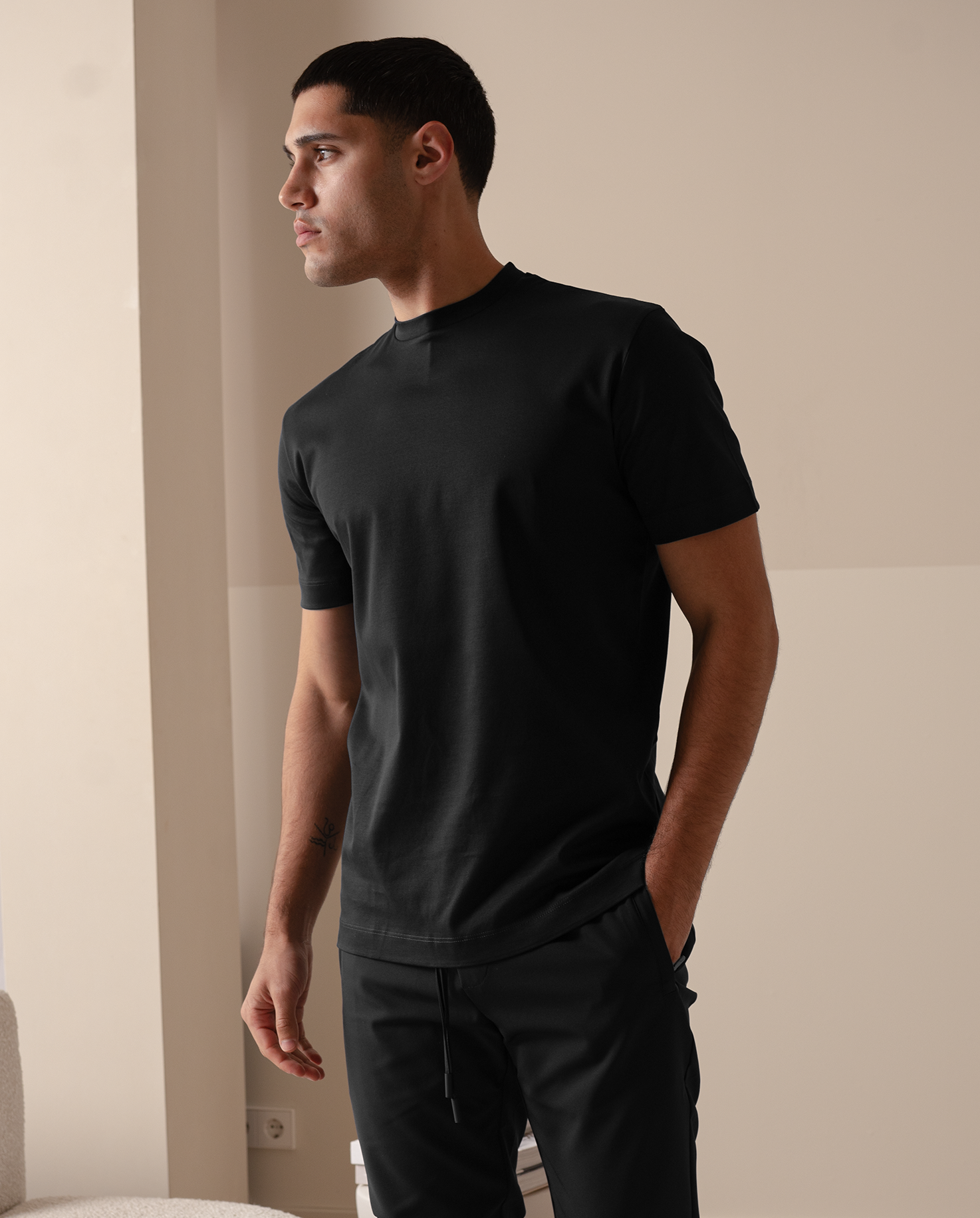 LUXE T-SHIRT - BLACK